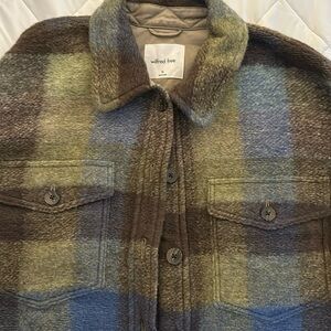 Aritzia Wilfred Free Autumn shirt jacket.